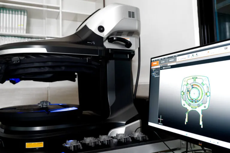 產線內自動檢測系統比對3D掃描與CAD模型，即時監控製程並降低不良率